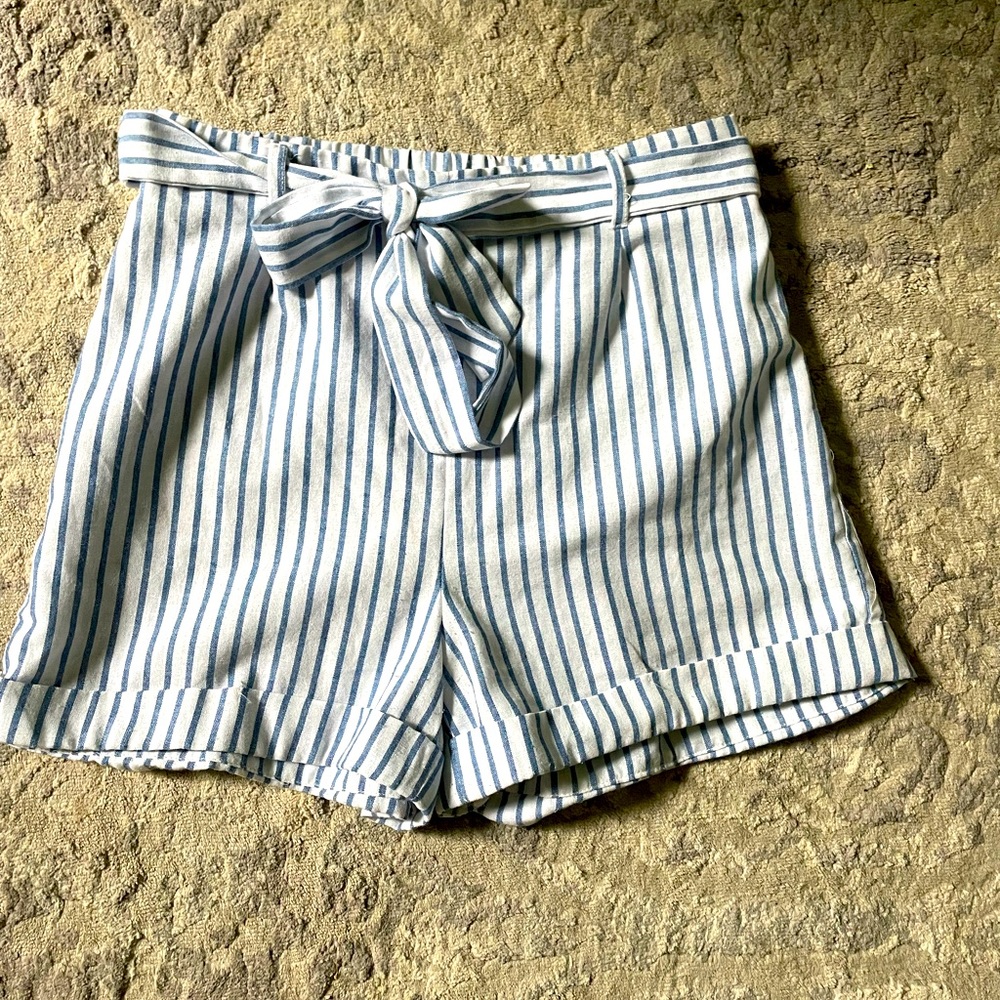 Altard state adorable shorts size medium